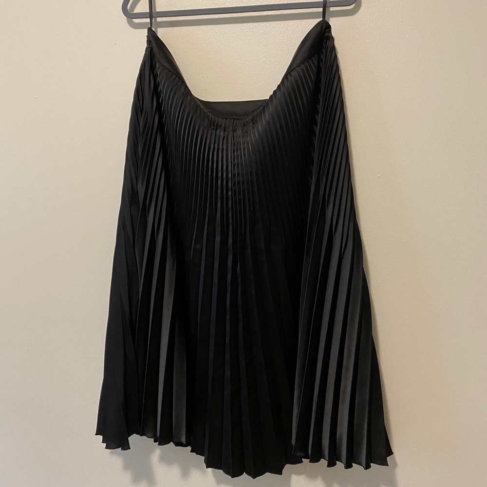 Universal Standard black pleated midi skirt